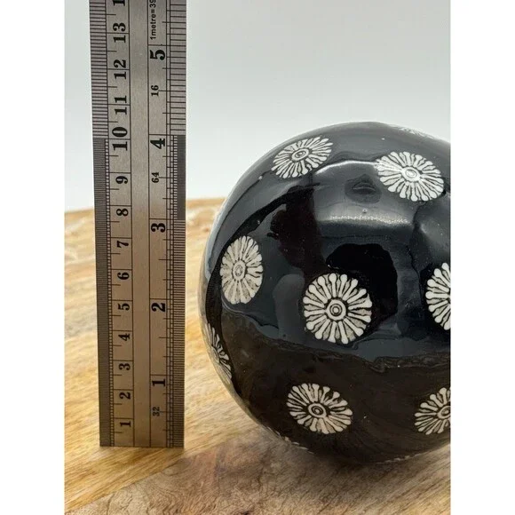 4 CHINOISERIE BLACK AND WHITE CERAMIC Orbs RUG BALLS 4in Stripes Floral Decor - Picture 9 of 9